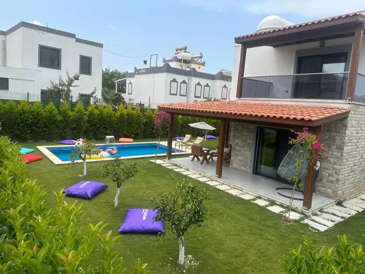 Bodrum Guemuesluekte Havuzlu-Bahceli-3 Yatak Odali Muestakil Villa