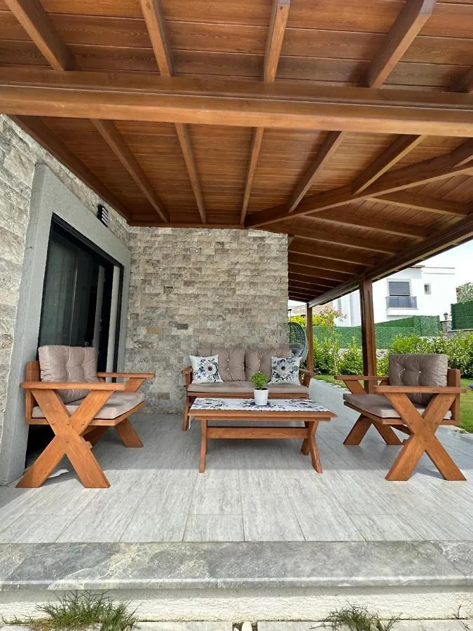 Bodrum Guemuesluekte Havuzlu-Bahceli-3 Yatak Odali Muestakil Villa Turkey