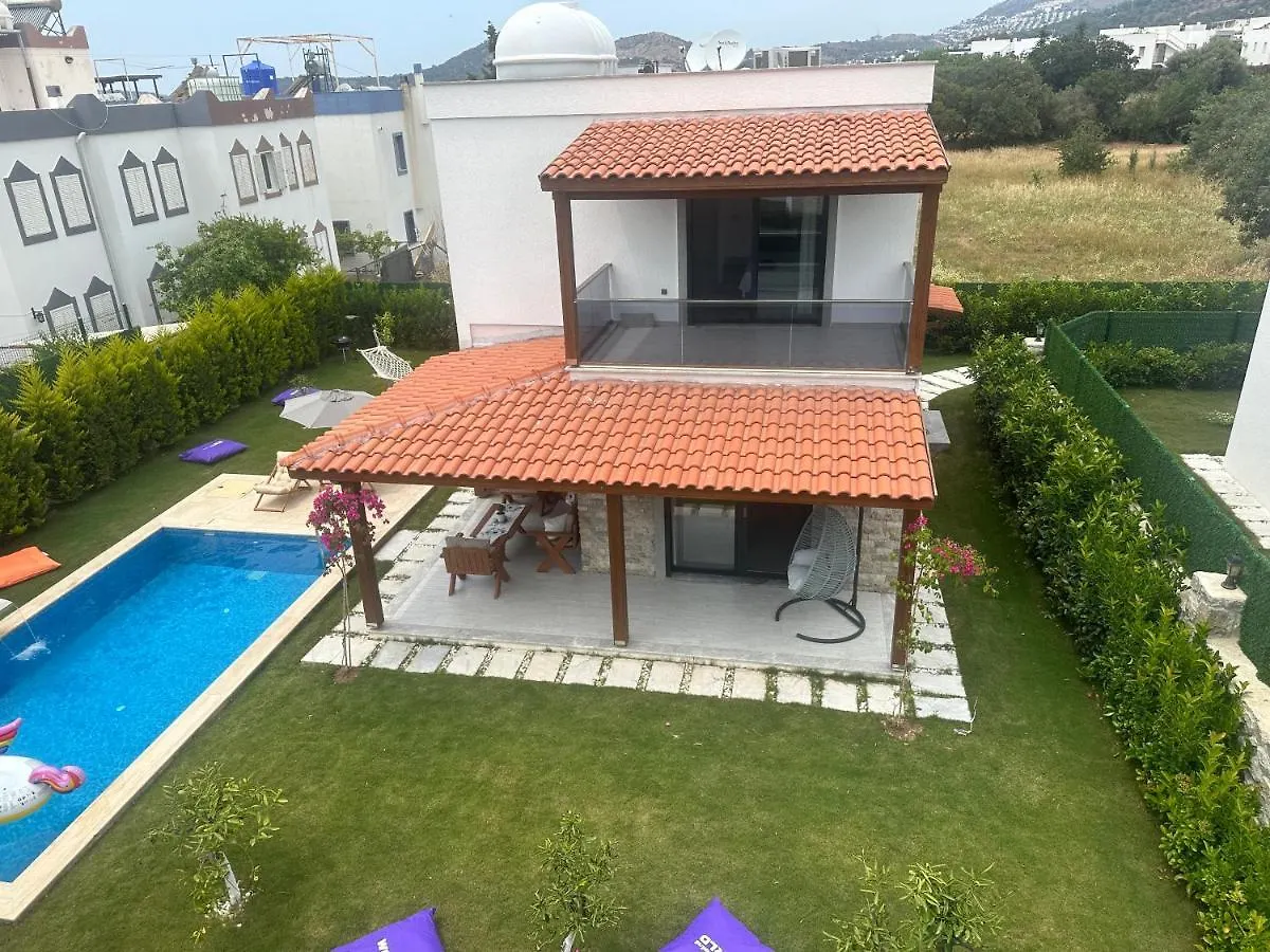 Bodrum Guemuesluekte Havuzlu-Bahceli-3 Yatak Odali Muestakil Villa